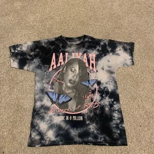 Aaliyah Graphic Tee in Black and Pink